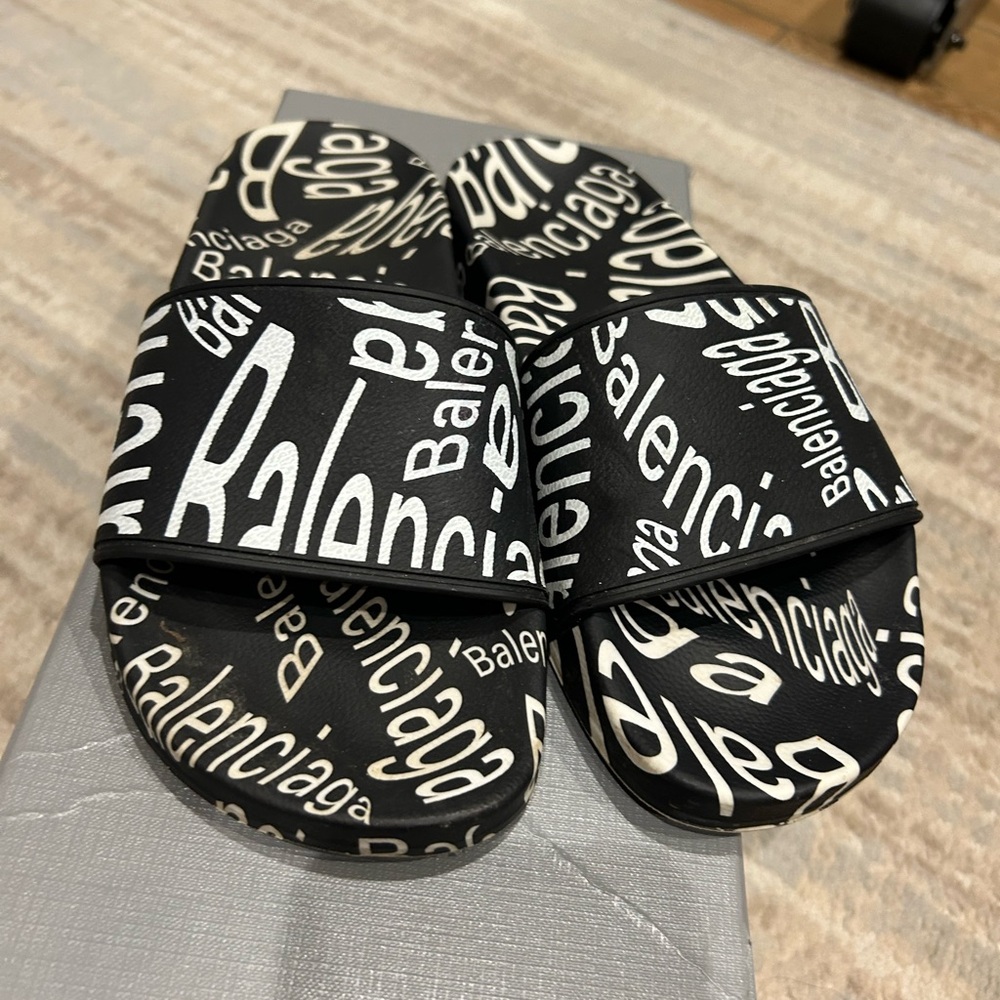 Balenciaga Monochrome Logo Slides